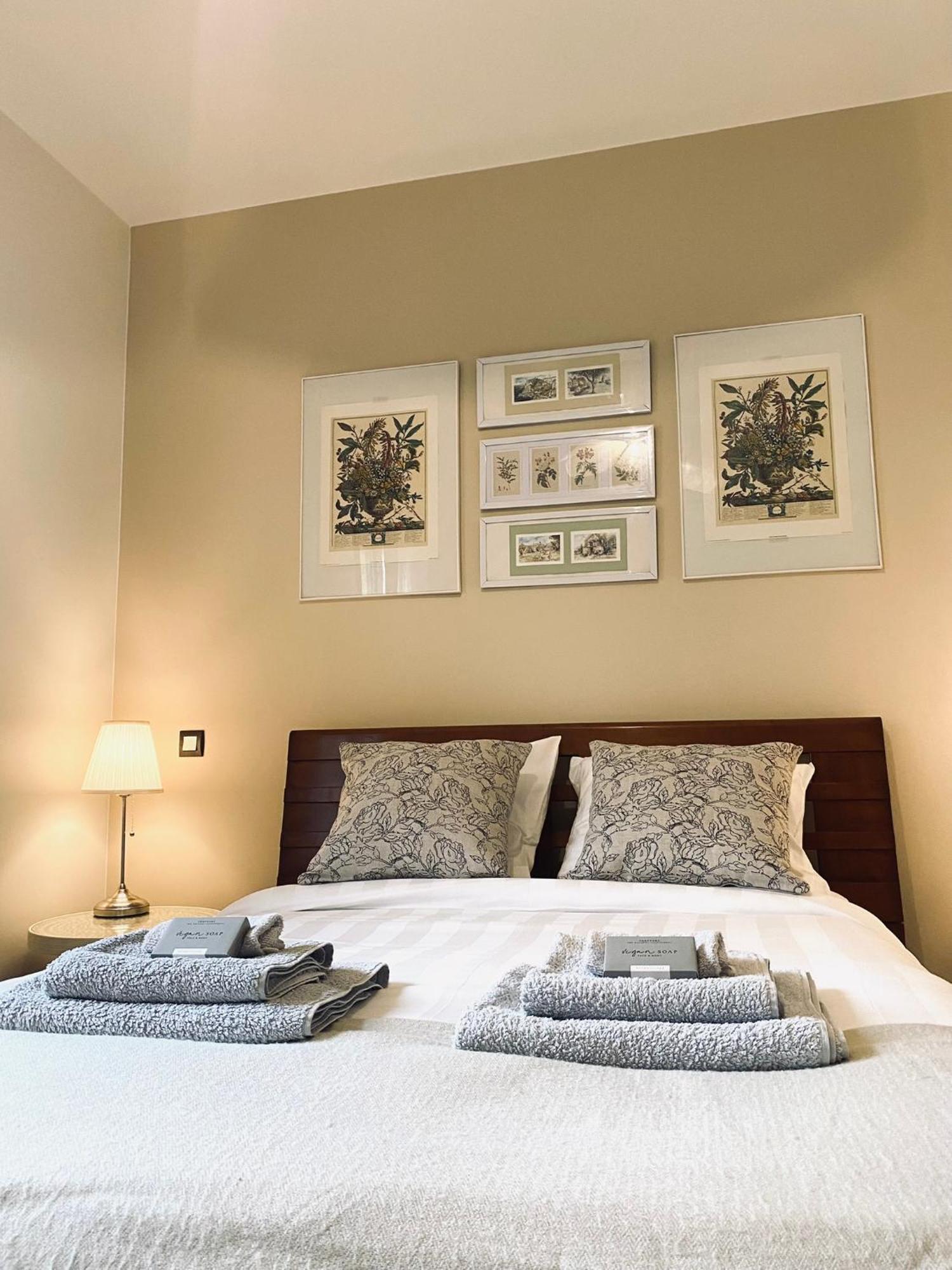 Le Hibou Heureux Bed & Breakfast Bézenac Eksteriør bilde